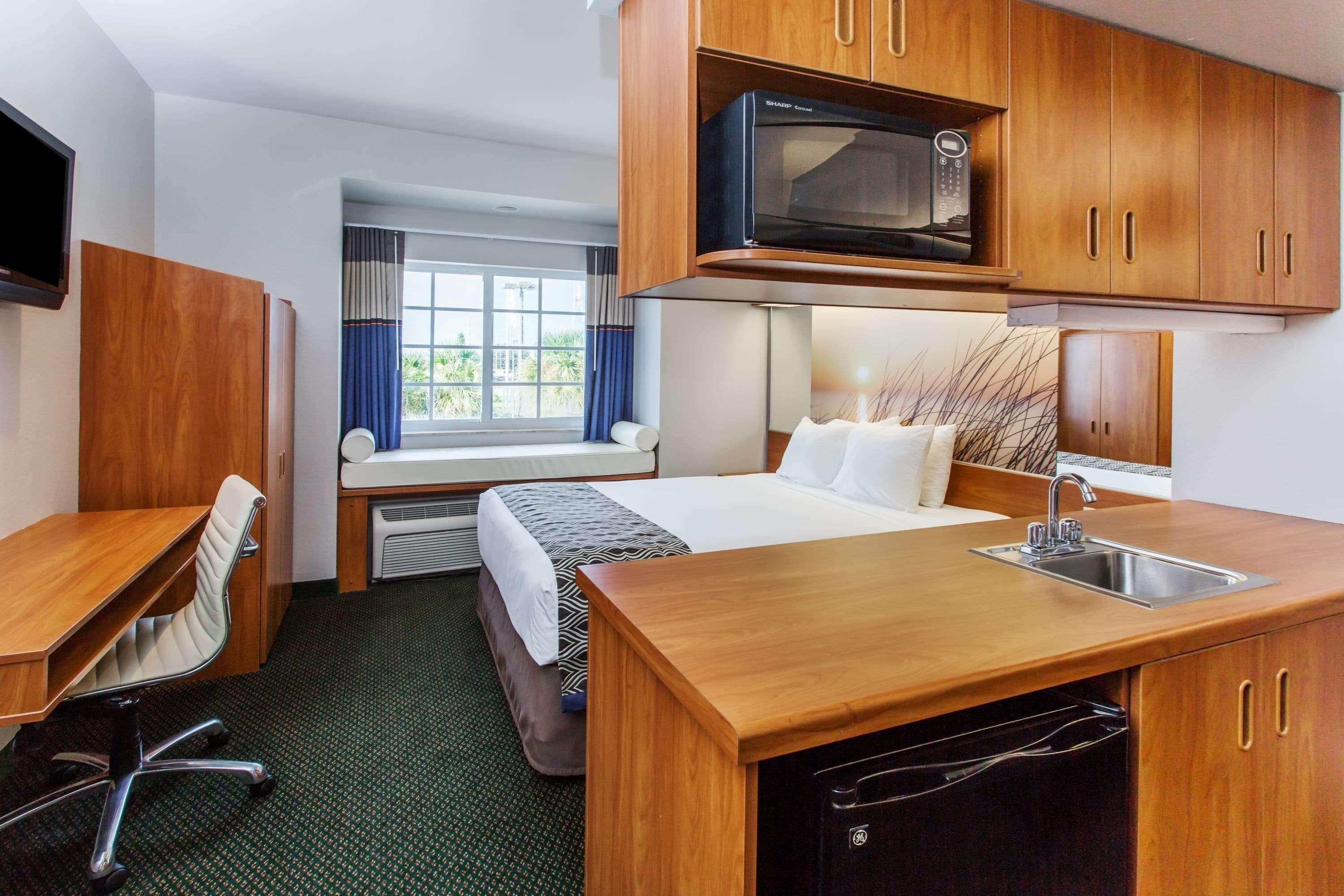 Microtel Inn & Suites By Wyndham Port Charlotte Punta Gorda Exteriör bild